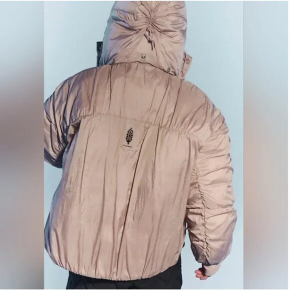 Free People NWT Like A Dream Reversible Puffer Jacket Cream Pink size L - Picture 3 of 11
